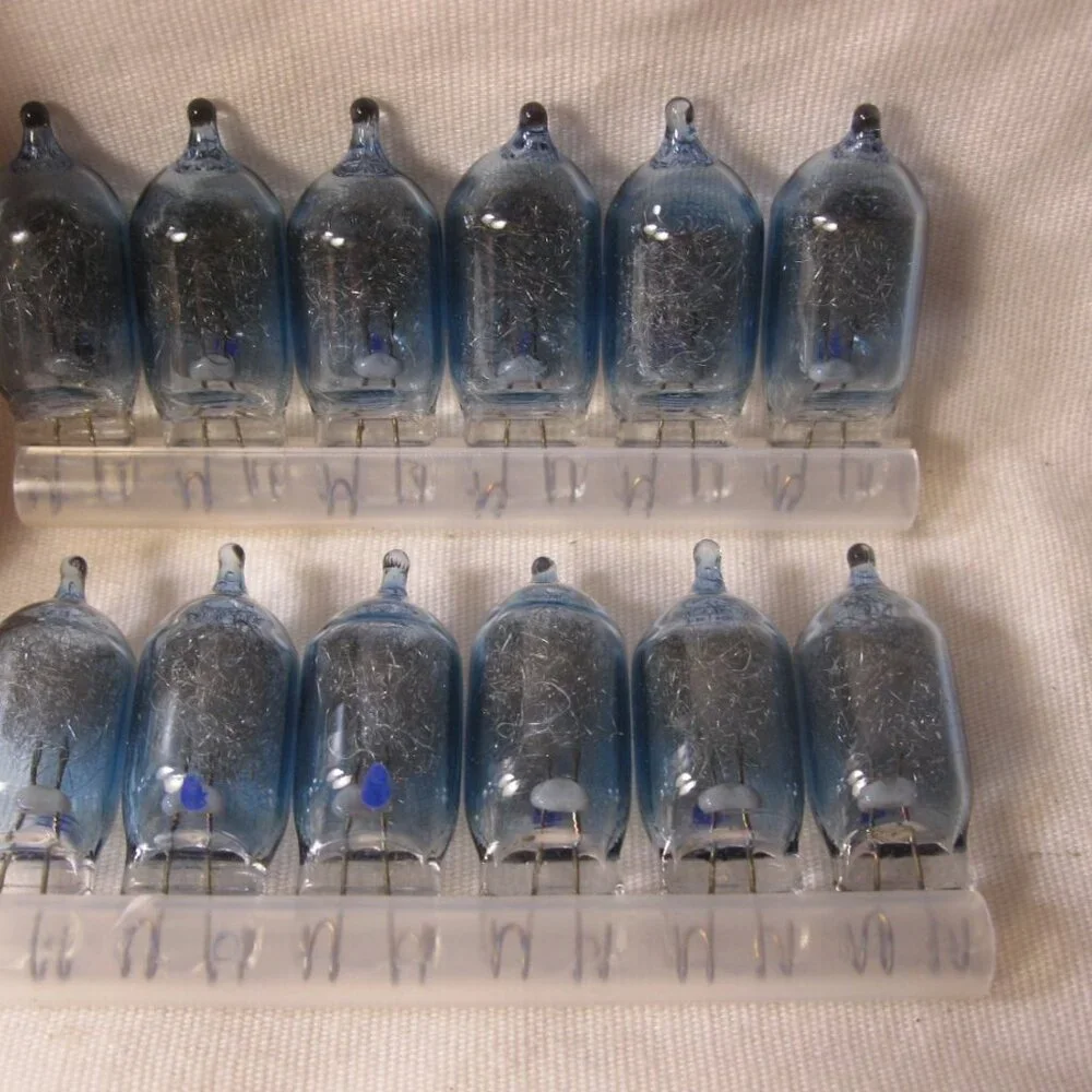 vintage GE AG-1B Flashbulbs 12-pack- complete box, unburnt